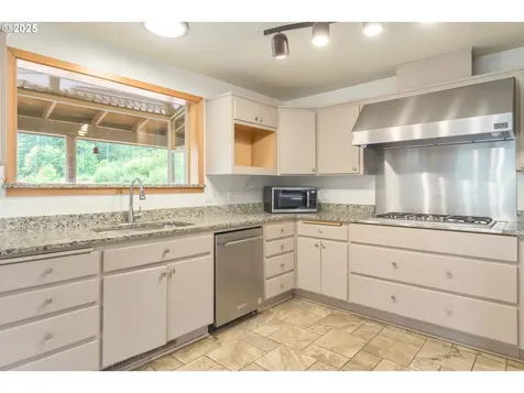 15755 Highway 36 Deadwood OR 97430