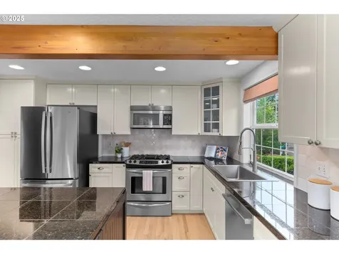 2232 SW Vacuna Street Portland OR 97219