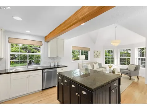 2232 SW Vacuna Street Portland OR 97219