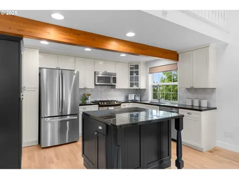 2232 SW Vacuna Street Portland OR 97219
