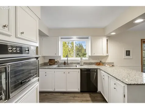 7135 SW Brenne Lane Portland OR 97225