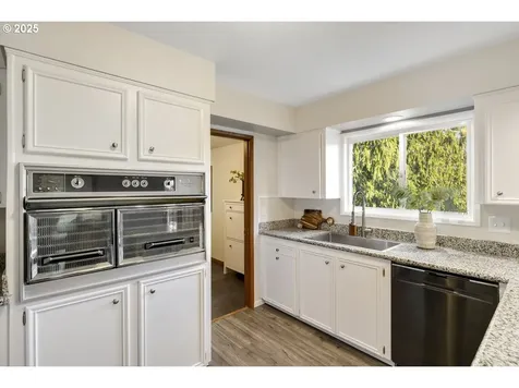 7135 SW Brenne Lane Portland OR 97225