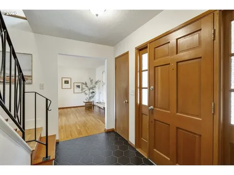 7135 SW Brenne Lane Portland OR 97225