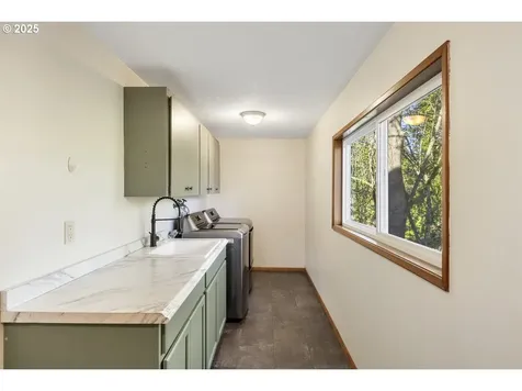 7135 SW Brenne Lane Portland OR 97225