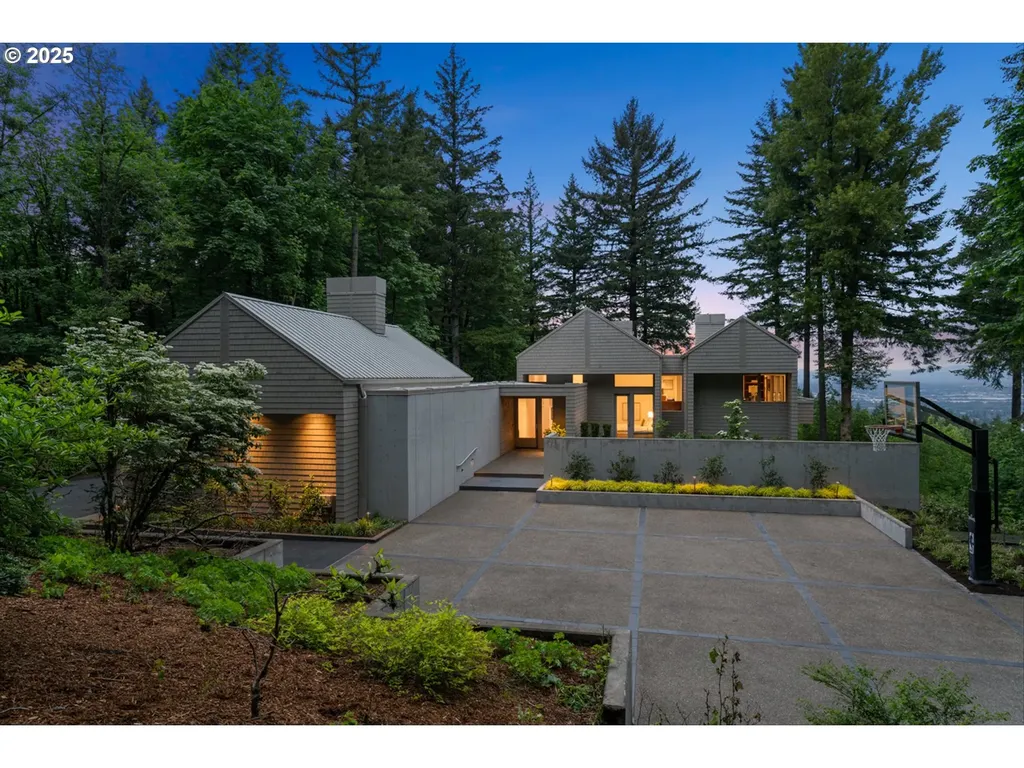 4140 NW Thunder Crest Road Portland OR 97229