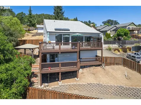 916 NE Malheur Avenue Roseburg OR 97470