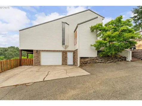 916 NE Malheur Avenue Roseburg OR 97470