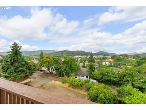 916 NE Malheur Avenue Roseburg OR 97470