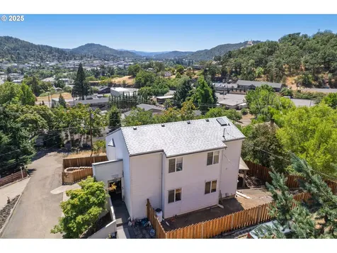 916 NE Malheur Avenue Roseburg OR 97470