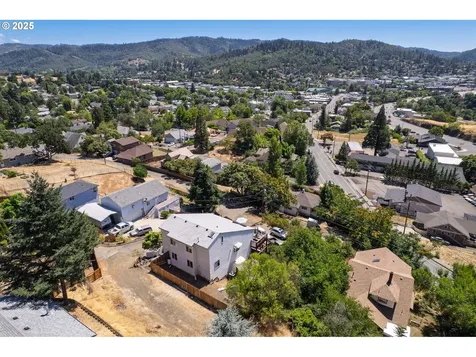 916 NE Malheur Avenue Roseburg OR 97470