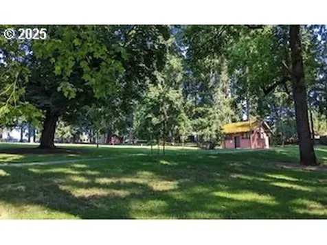 3835 SE 32nd Avenue Portland OR 97202