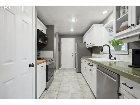 7515 SE 103rd Avenue Portland OR 97266