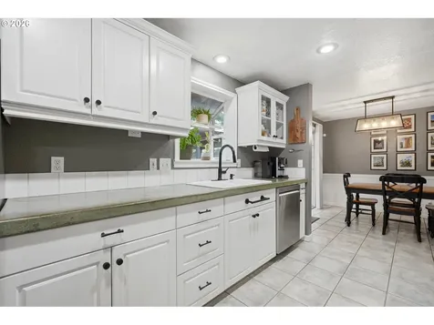 7515 SE 103rd Avenue Portland OR 97266