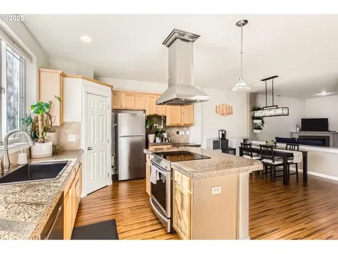 21585 NE Willow Glen Road Fairview OR 97024