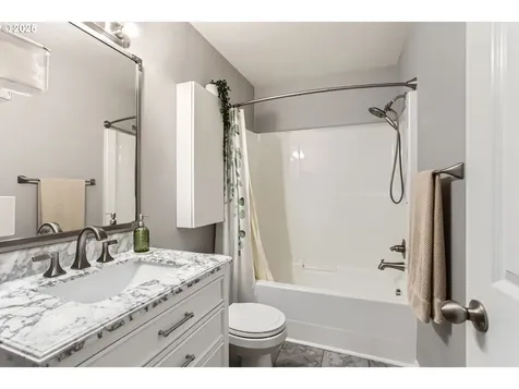 21585 NE Willow Glen Road Fairview OR 97024