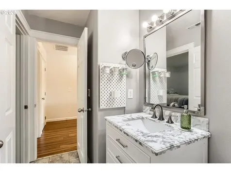 21585 NE Willow Glen Road Fairview OR 97024