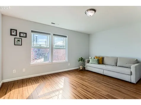 21585 NE Willow Glen Road Fairview OR 97024
