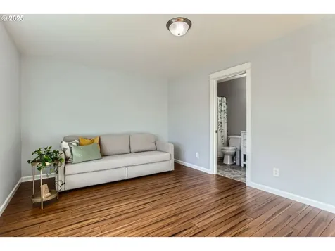 21585 NE Willow Glen Road Fairview OR 97024