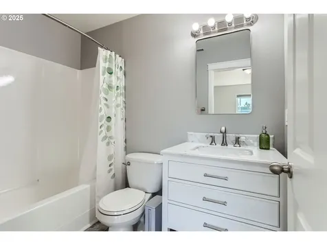 21585 NE Willow Glen Road Fairview OR 97024