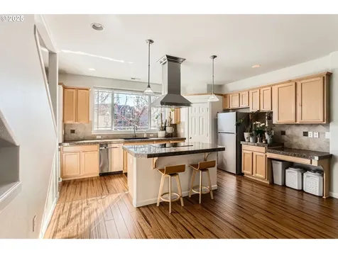 21585 NE Willow Glen Road Fairview OR 97024