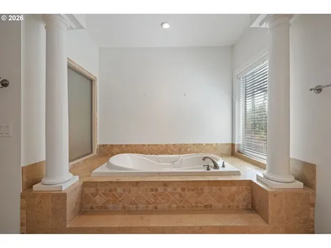 5823 NW Inglewood Court Camas WA 98607