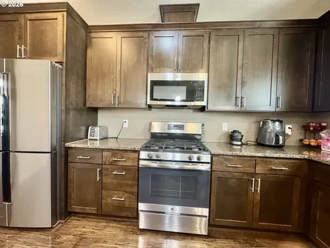 277 SW Mt Rainier Street Mcminnville OR 97128