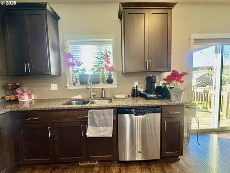 277 SW Mt Rainier Street Mcminnville OR 97128