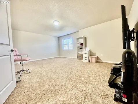 277 SW Mt Rainier Street Mcminnville OR 97128