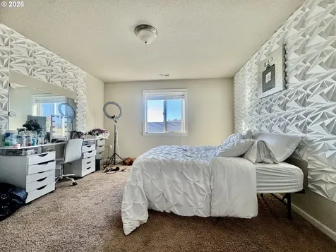 277 SW Mt Rainier Street Mcminnville OR 97128