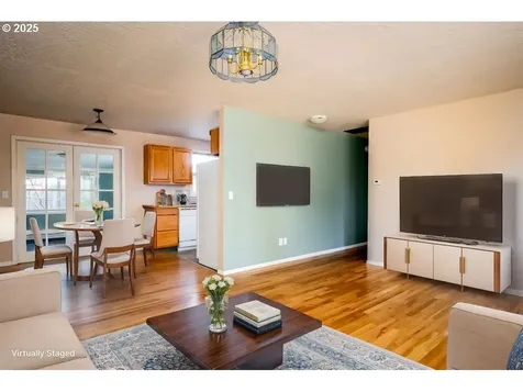 1522 SE 143rd Place Portland OR 97233