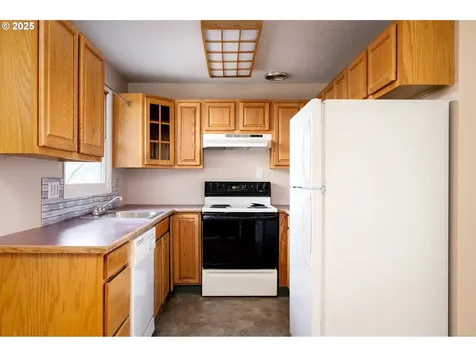 1522 SE 143rd Place Portland OR 97233