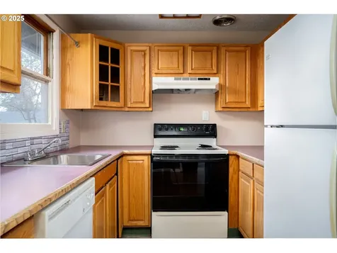 1522 SE 143rd Place Portland OR 97233