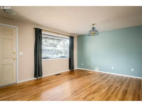 1522 SE 143rd Place Portland OR 97233