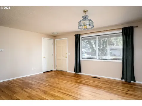 1522 SE 143rd Place Portland OR 97233