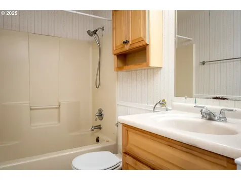 1522 SE 143rd Place Portland OR 97233