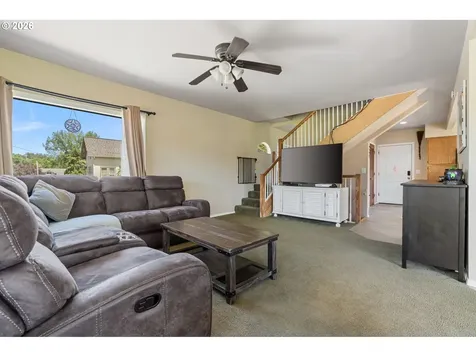 1122 SE 1st Street Winlock WA 98596