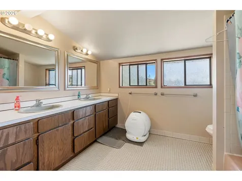 1122 SE 1st Street Winlock WA 98596