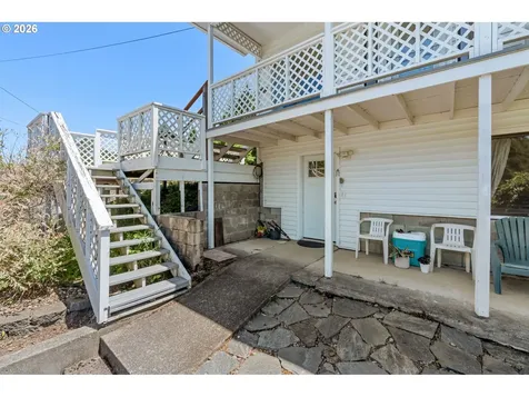 1122 SE 1st Street Winlock WA 98596