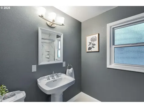 3566 NE Maywood Place Portland OR 97220