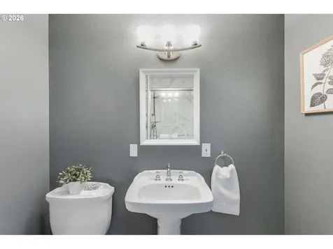 3566 NE Maywood Place Portland OR 97220