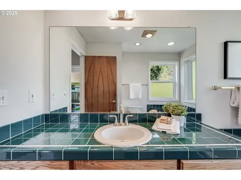 3566 NE Maywood Place Portland OR 97220