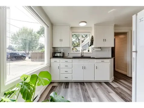 1350 Hughes Street Eugene OR 97402