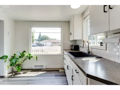 1350 Hughes Street Eugene OR 97402