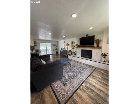 6974 Glacier Drive Springfield OR 97478