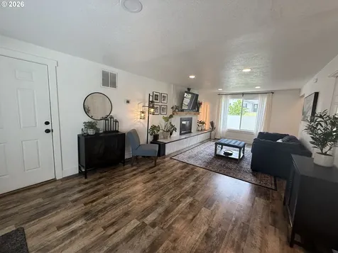 6974 Glacier Drive Springfield OR 97478