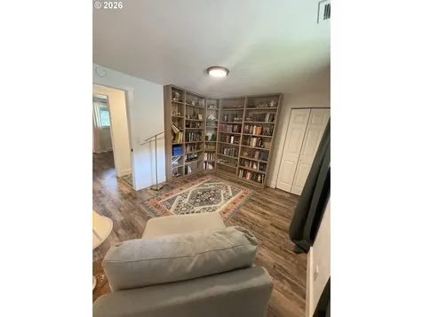 6974 Glacier Drive Springfield OR 97478