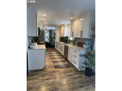6974 Glacier Drive Springfield OR 97478