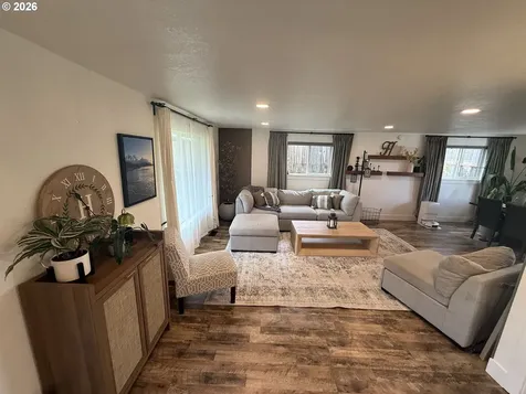 6974 Glacier Drive Springfield OR 97478