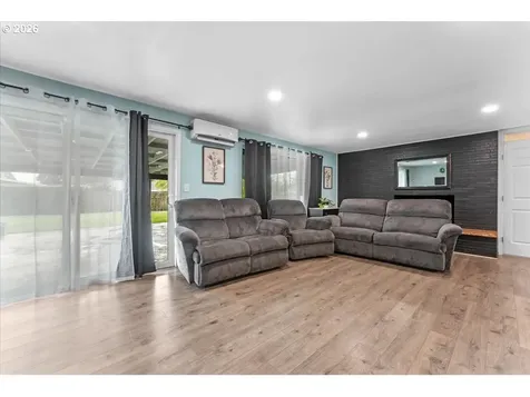 948 NE Queens Lane Hillsboro OR 97124