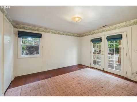 8730 NE Davis Street Portland OR 97220